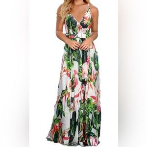 Hawaiian style maxi dress with pockets. Size small.